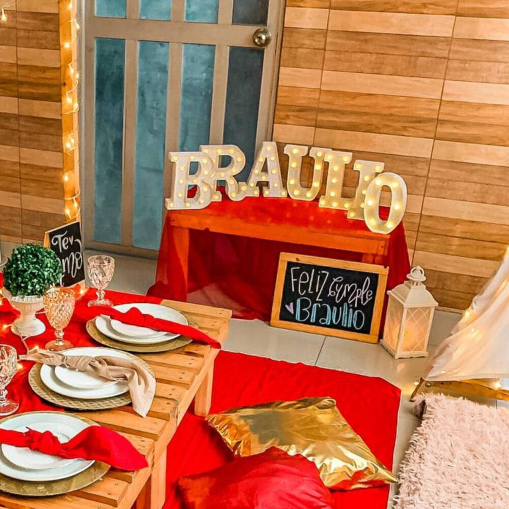 Letras Luminosas (incluye mesa chata de soporte y mantel)