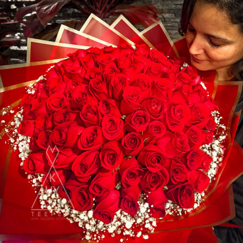 Ramo PREMIUM Buchon 100 rosas + follaje